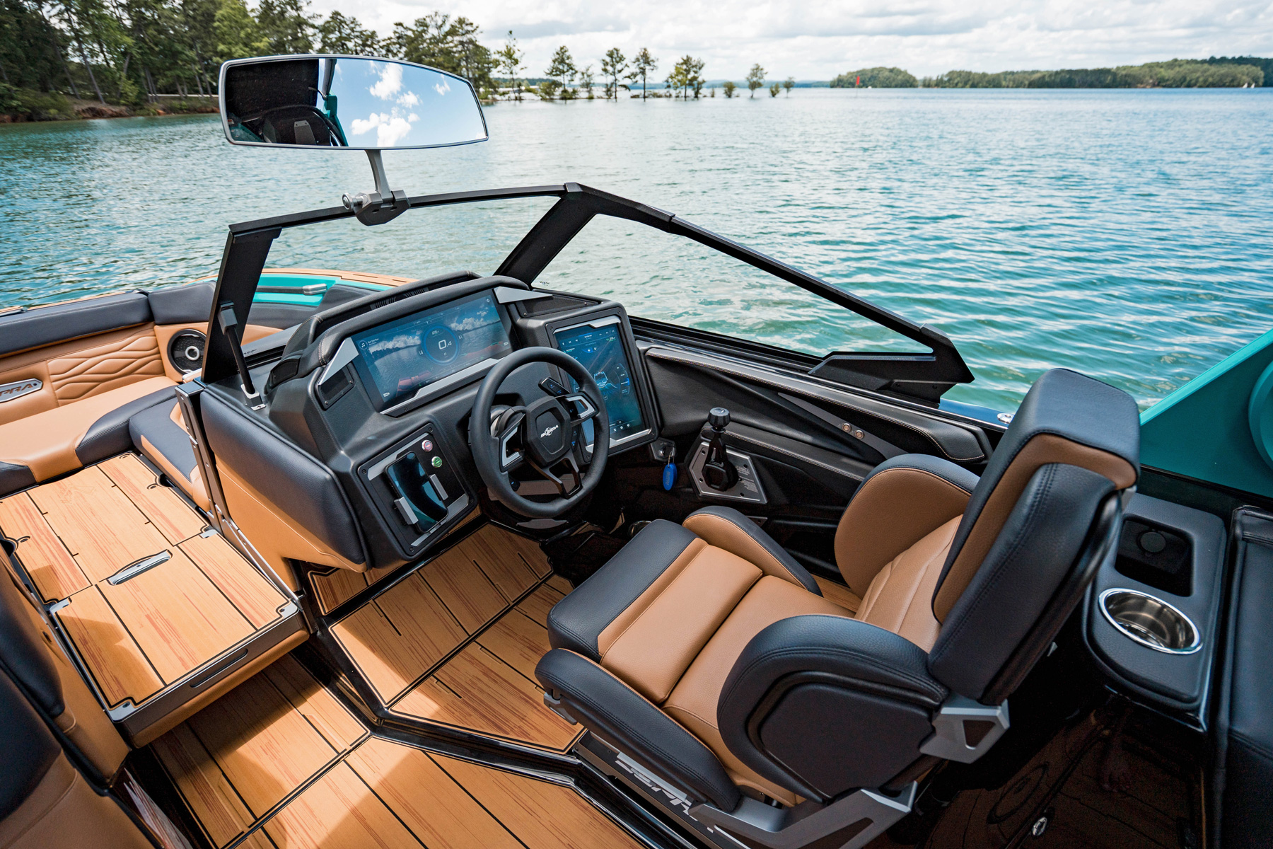 Supra SE cockpit and helm